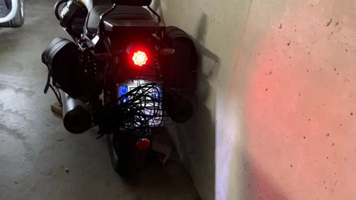 Moto Guzzi V7 850 Stone Special Abs (2021)  (2)