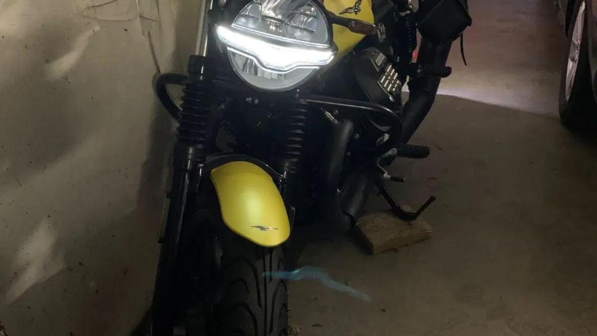Moto Guzzi V7 850 Stone Special Abs (2021)  (3)
