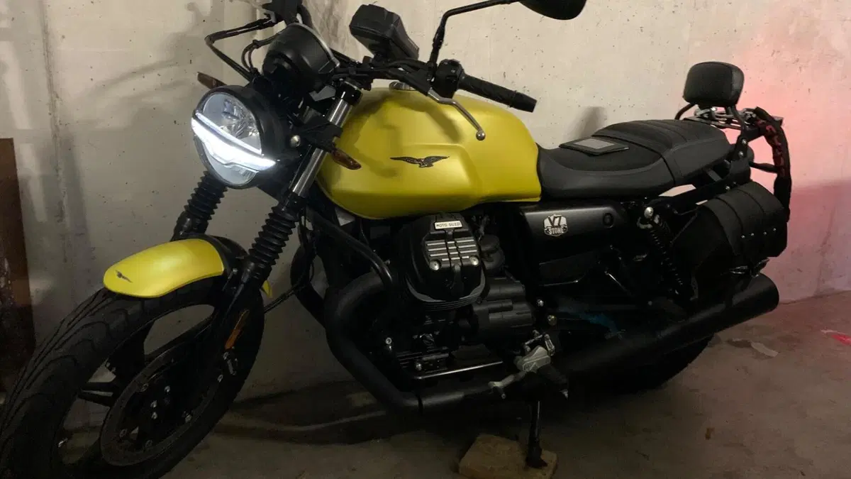 Moto Guzzi V7 850 Stone Special Abs (2021)  (5)