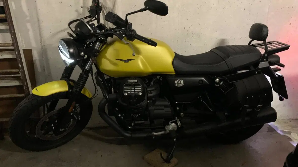 Moto Guzzi V7 850 Stone Special Abs (2021)  (6)