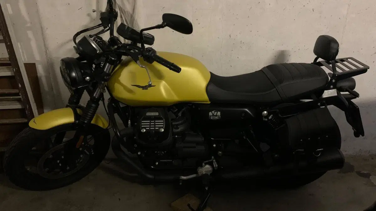 Moto Guzzi V7 850 Stone Special Abs (2021)  (7)