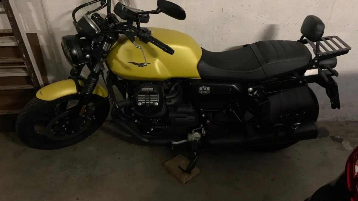 Moto Guzzi V7 850 Stone Special Abs (2021)  (9)