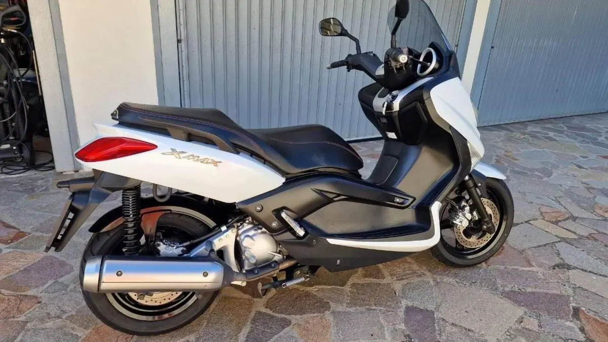 Yamaha X-Max 250 (2010 - 13)  (2)