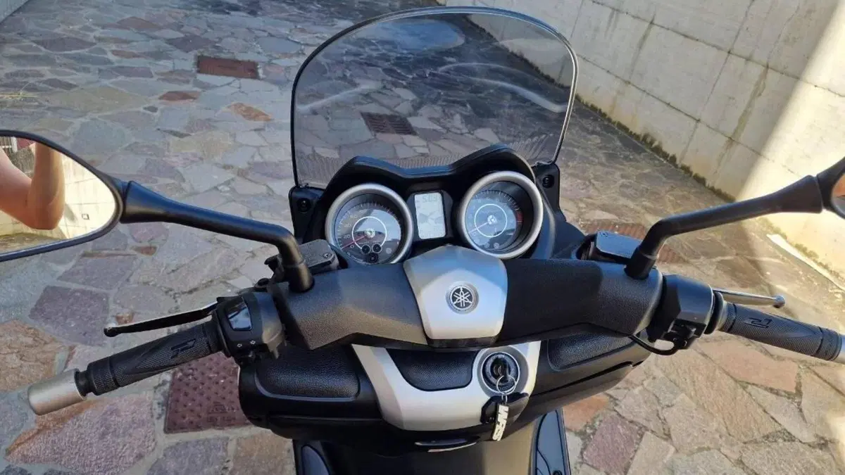 Yamaha X-Max 250 (2010 - 13)  (3)