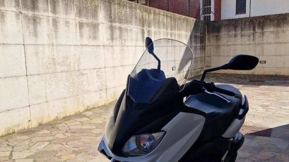 Yamaha X-Max 250 (2010 - 13)  (4)