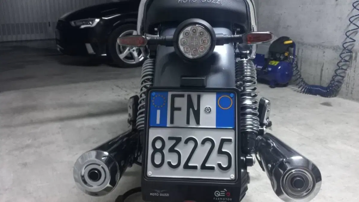 Moto Guzzi V7 Special (2021 - 24)  (3)