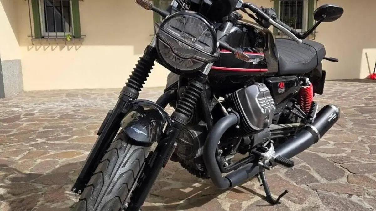 Moto Guzzi V7 Stone Special Edition (2022 - 25) 