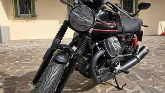 Moto Guzzi V7 Stone Special Edition (2022 - 25) usata