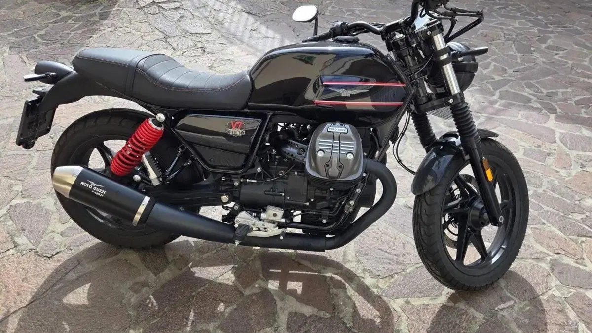 Moto Guzzi V7 Stone Special Edition (2022 - 25)  (5)