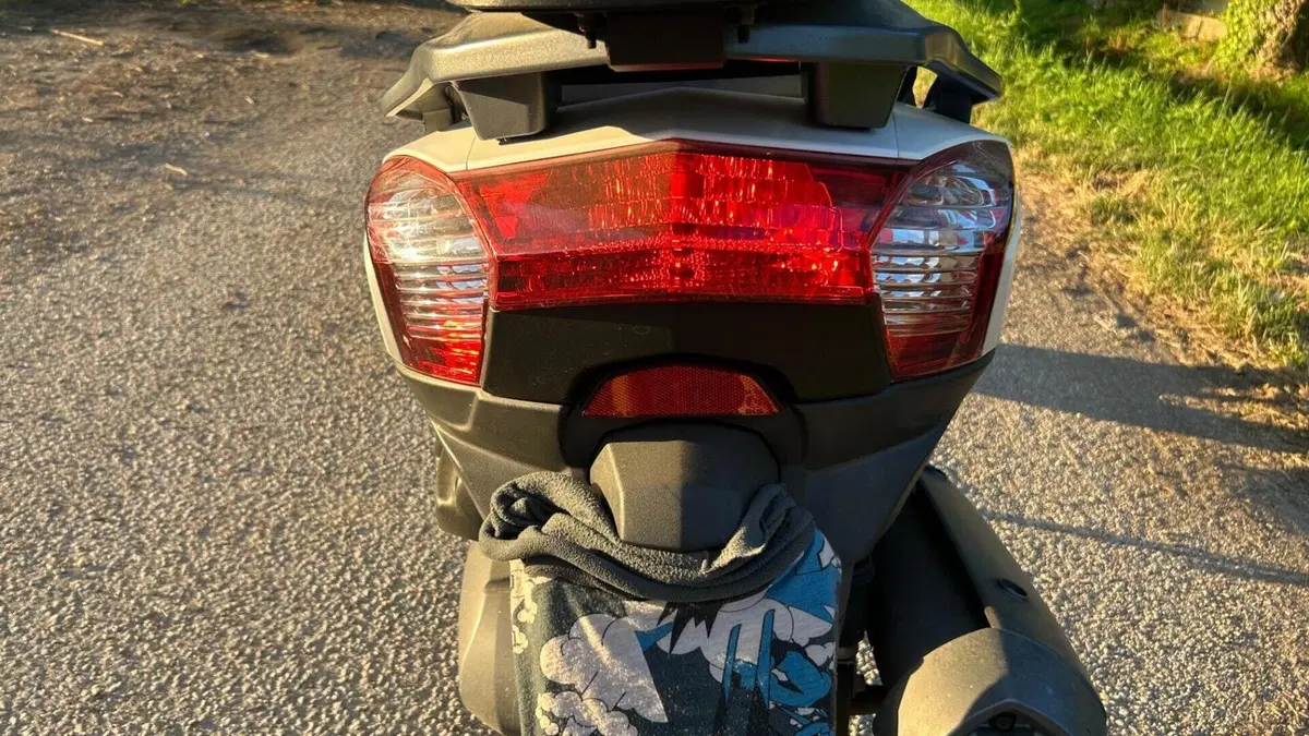 Kymco Downtown 300i (2009 - 17)  (10)