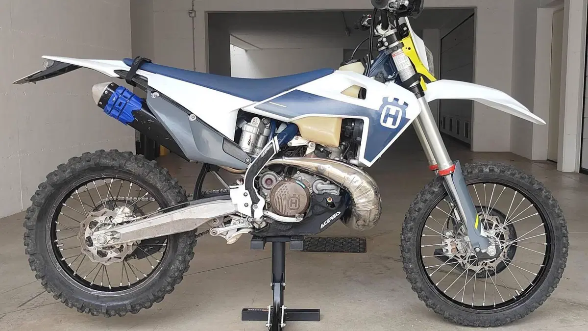 Husqvarna TE 300i (2020)  (3)