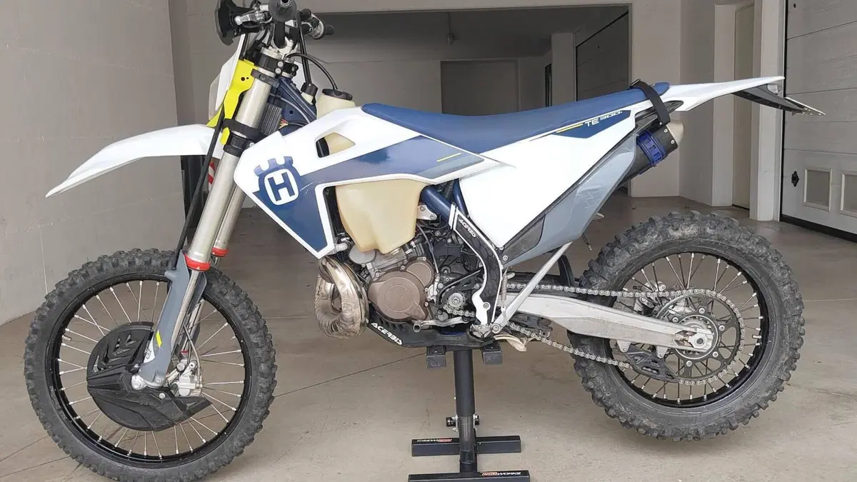 Husqvarna TE 300i (2020)  (2)