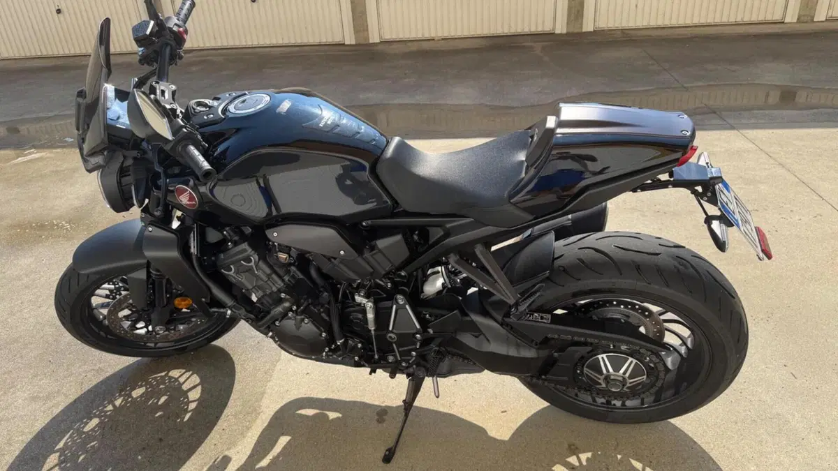 Honda CB 1000 R Black Edition (2021 - 25)  (2)