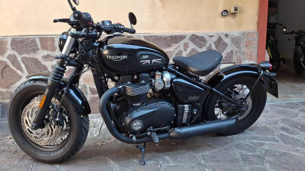 Triumph Bonneville Bobber Black 1200 (2018 - 20)  (2)