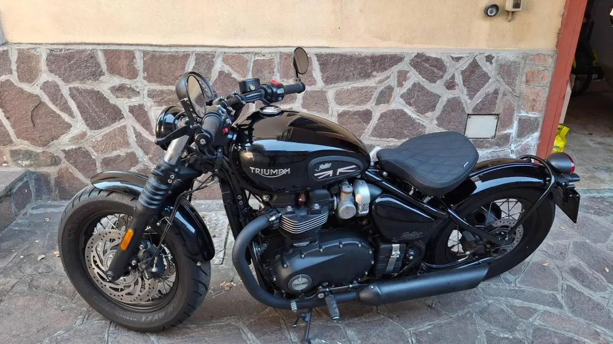 Triumph Bonneville Bobber Black 1200 (2018 - 20)  (3)