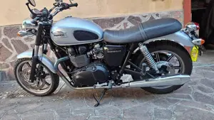 Triumph Bonneville T100 SE (2014)  (3)