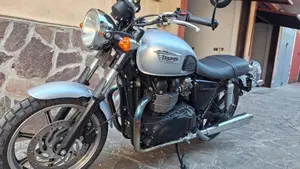 Triumph Bonneville T100 SE (2014)  (4)