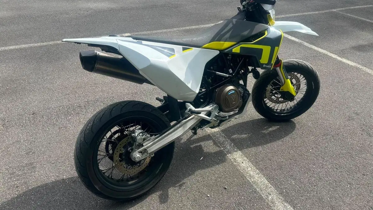 Husqvarna 701 Supermoto (2022) 