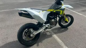 Husqvarna 701 Supermoto (2022) 