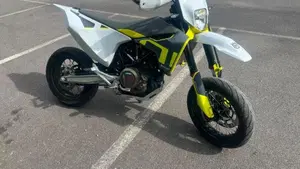 Husqvarna 701 Supermoto (2022)  (2)