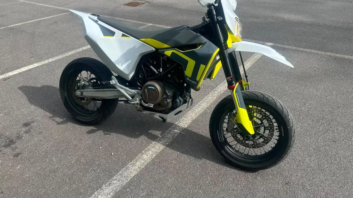 Husqvarna 701 Supermoto (2022)  (3)