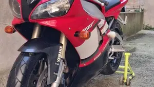 Yamaha YZF R1 (2000 - 01)  (8)