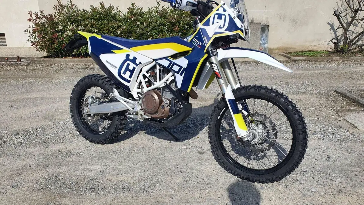 Husqvarna 701 Enduro (2016)  (2)
