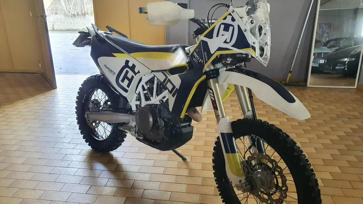 Husqvarna 701 Enduro (2016)  (8)