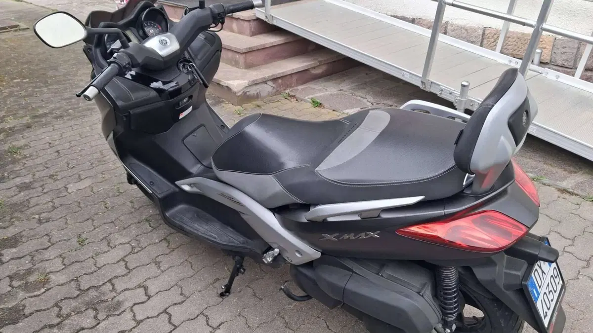 Yamaha X-Max 250 Sport (2011 - 13)  (2)
