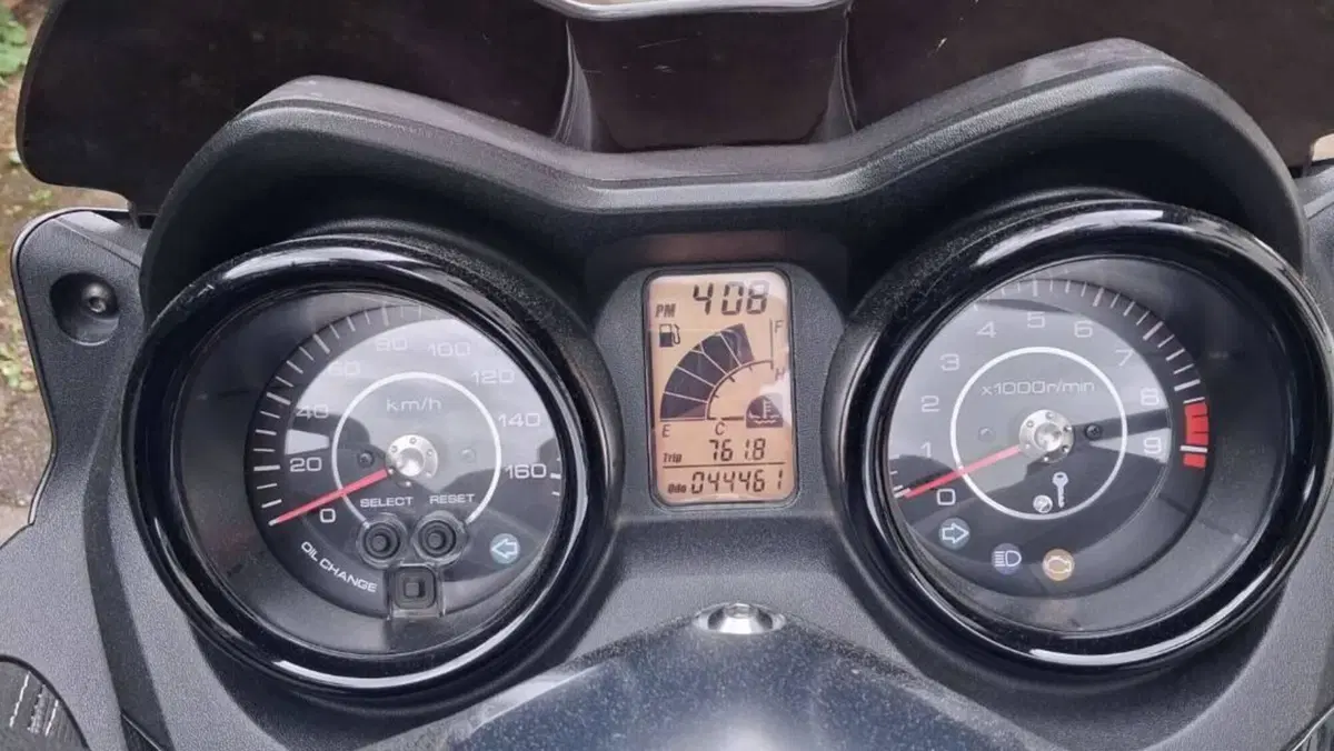 Yamaha X-Max 250 Sport (2011 - 13)  (5)