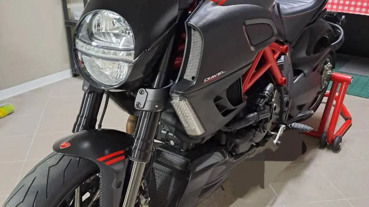Ducati Diavel 1200 Carbon (2010 - 13) 