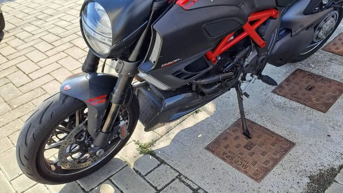 Ducati Diavel 1200 Carbon (2010 - 13)  (8)