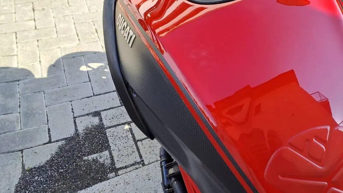 Ducati Diavel 1200 Carbon (2010 - 13)  (9)