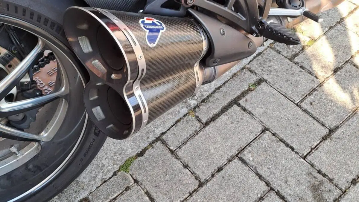 Ducati Diavel 1200 Carbon (2010 - 13)  (10)