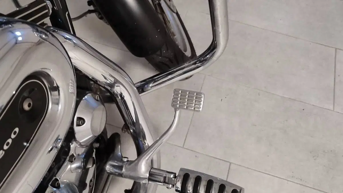 Harley-Davidson 1200 Custom (2004 - 06) - XL 1200C  (8)