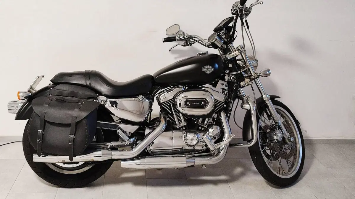 Harley-Davidson 1200 Custom (2004 - 06) - XL 1200C  (2)