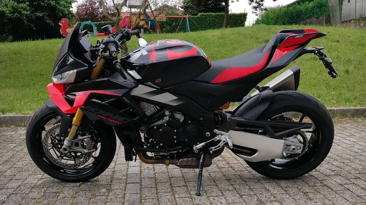Aprilia Tuono V4 Factory (2025 - 26)  (2)