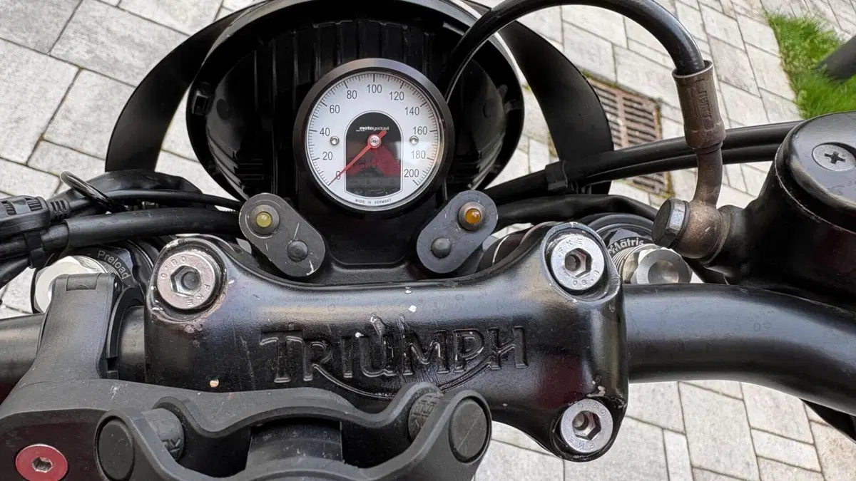 Triumph Bonneville (2007 - 16)  (2)