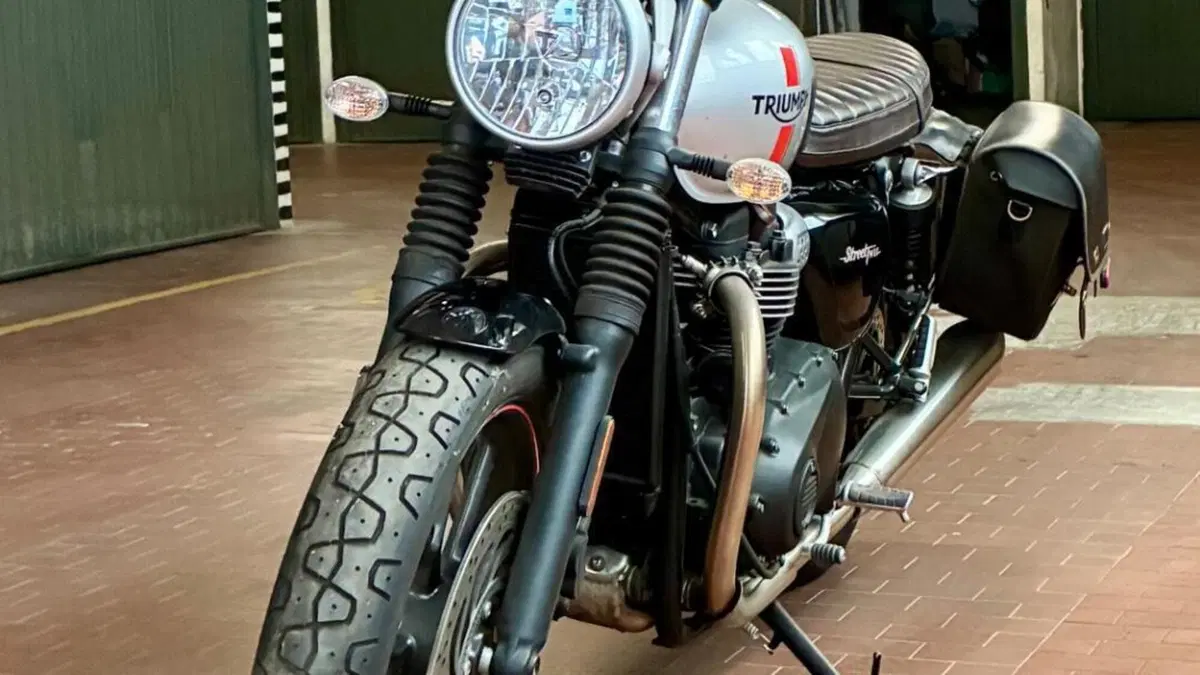Triumph Street Twin 900 (2016) 