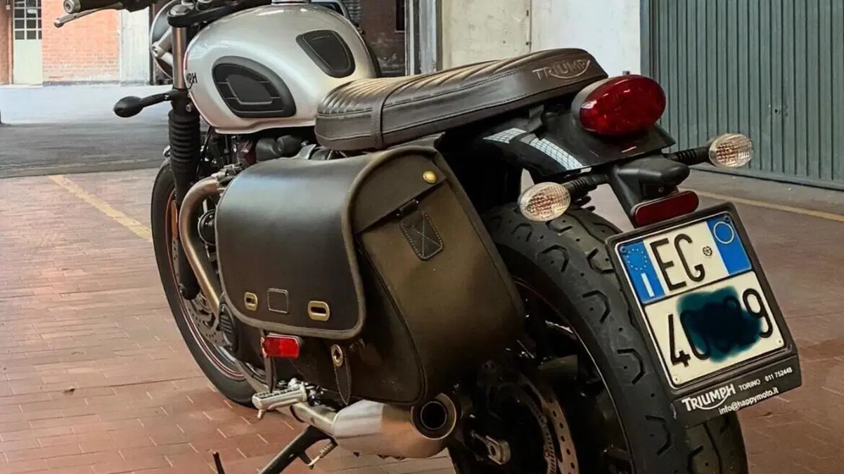 Triumph Street Twin 900 (2016)  (3)