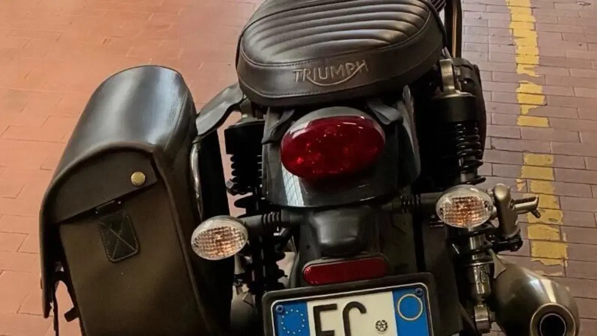 Triumph Street Twin 900 (2016)  (4)