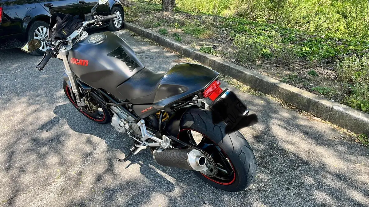 Ducati Monster 600 Dark (1998 - 01)  (2)