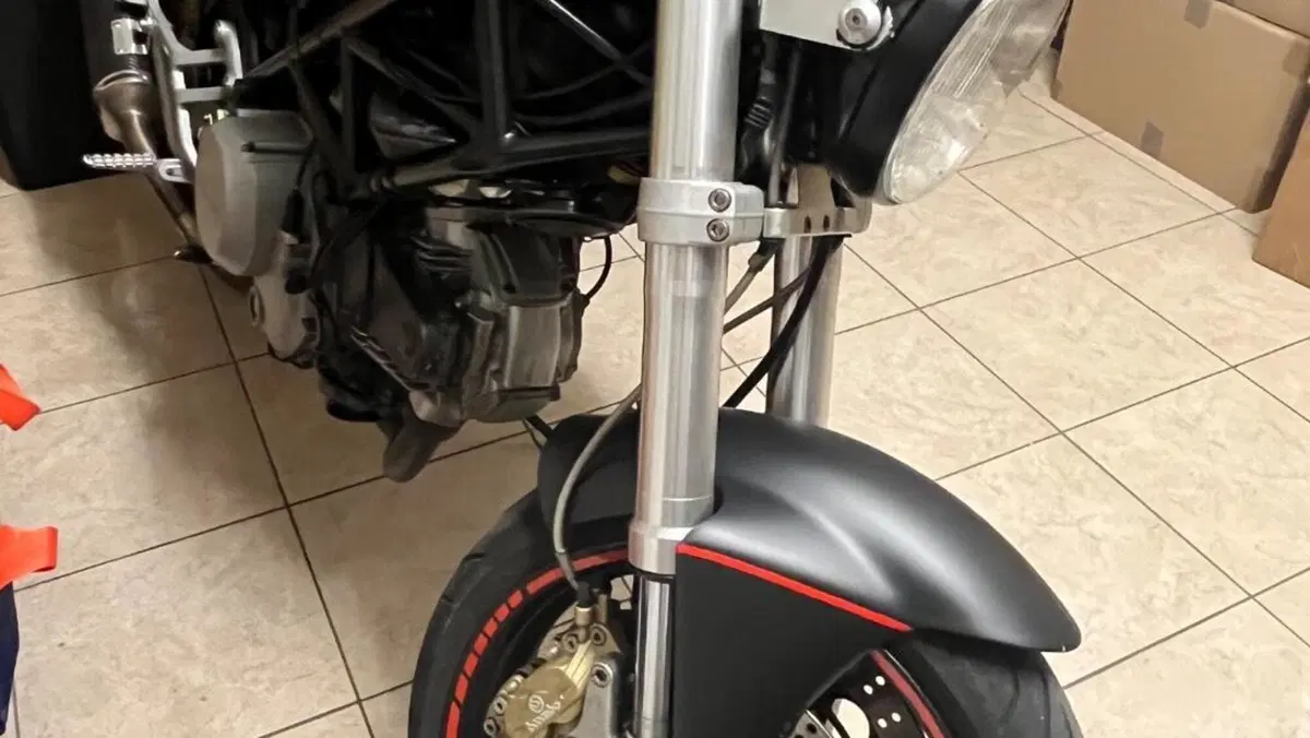 Ducati Monster 600 Dark (1998 - 01)  (3)