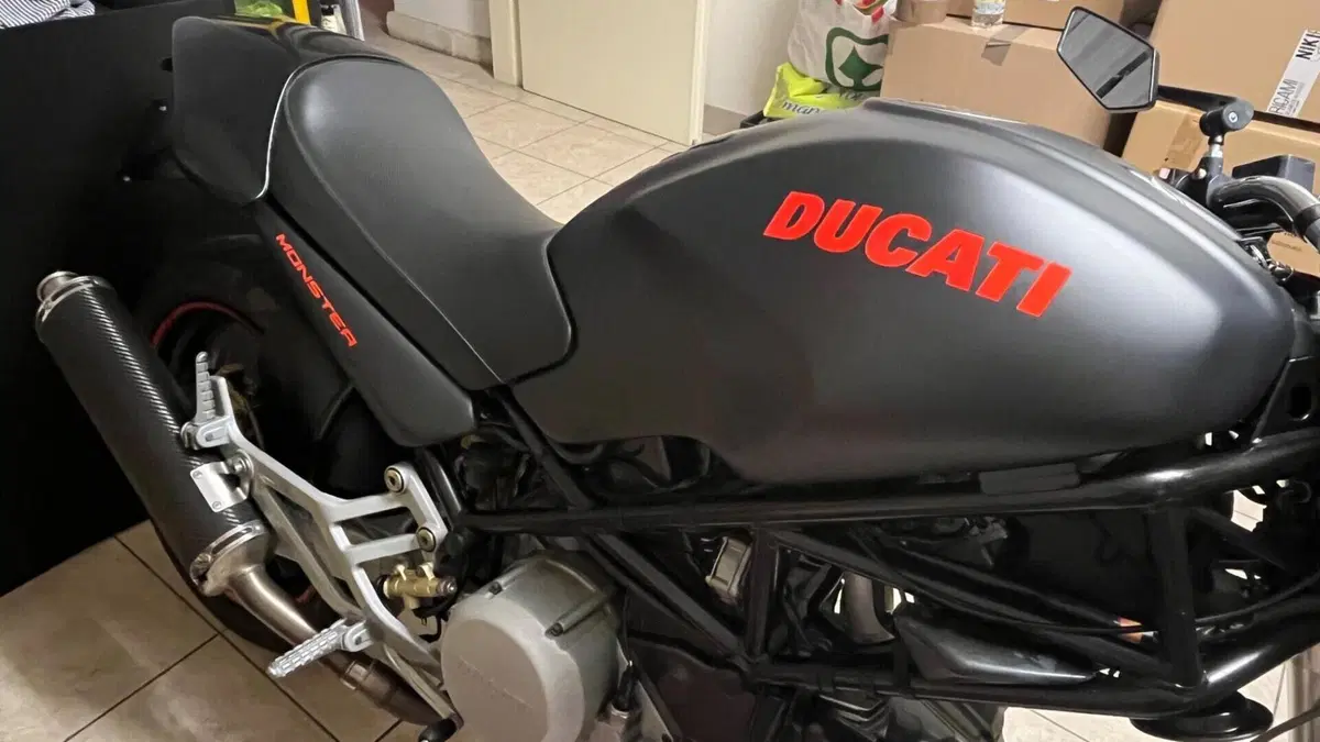 Ducati Monster 600 Dark (1998 - 01)  (4)