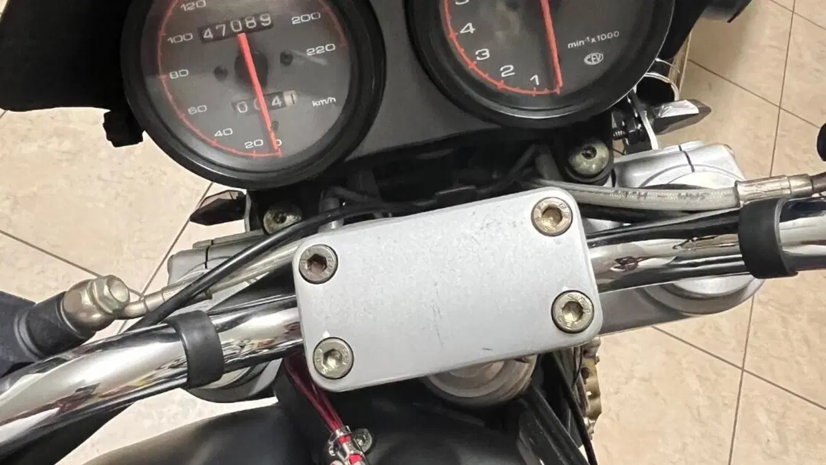 Ducati Monster 600 Dark (1998 - 01)  (5)