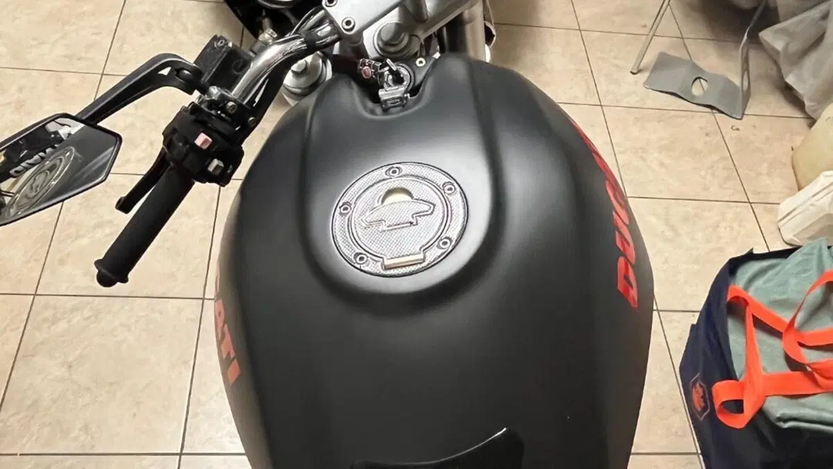 Ducati Monster 600 Dark (1998 - 01)  (6)