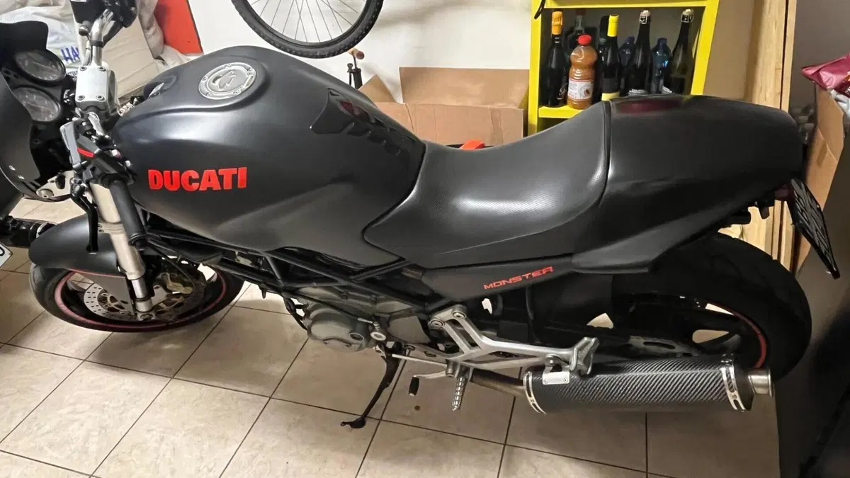 Ducati Monster 600 Dark (1998 - 01)  (8)