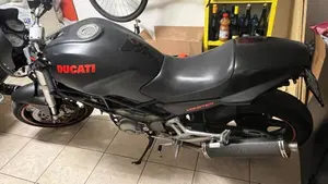 Ducati Monster 600 Dark (1998 - 01)  (8)