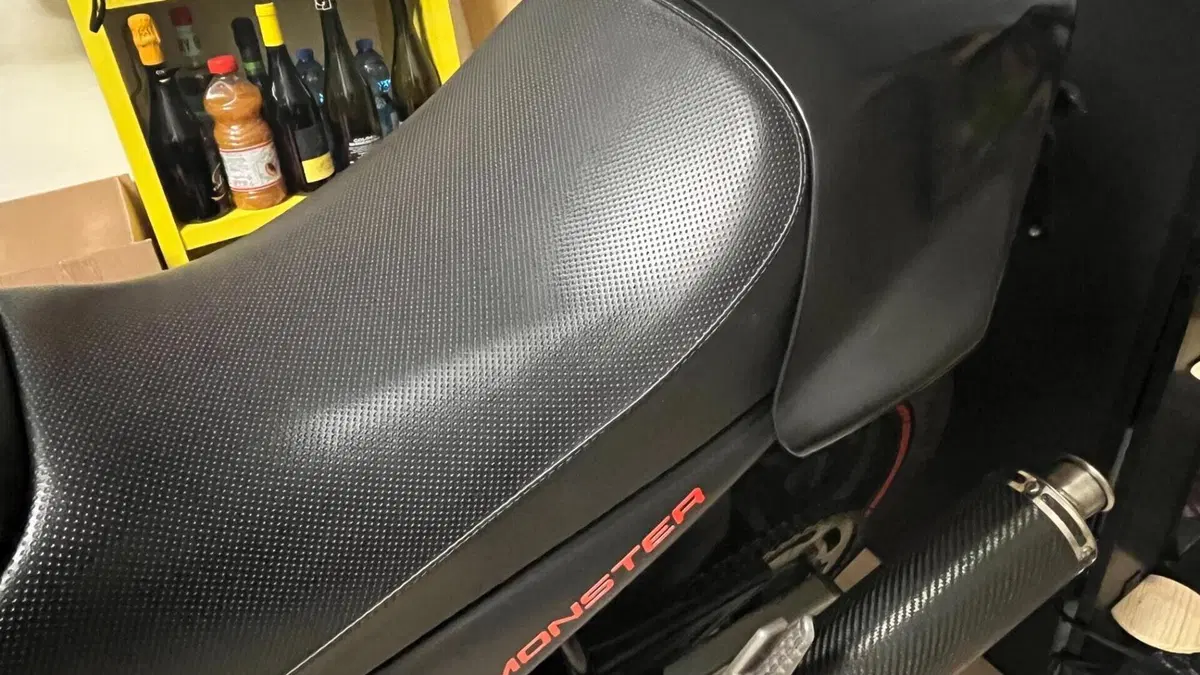 Ducati Monster 600 Dark (1998 - 01)  (9)