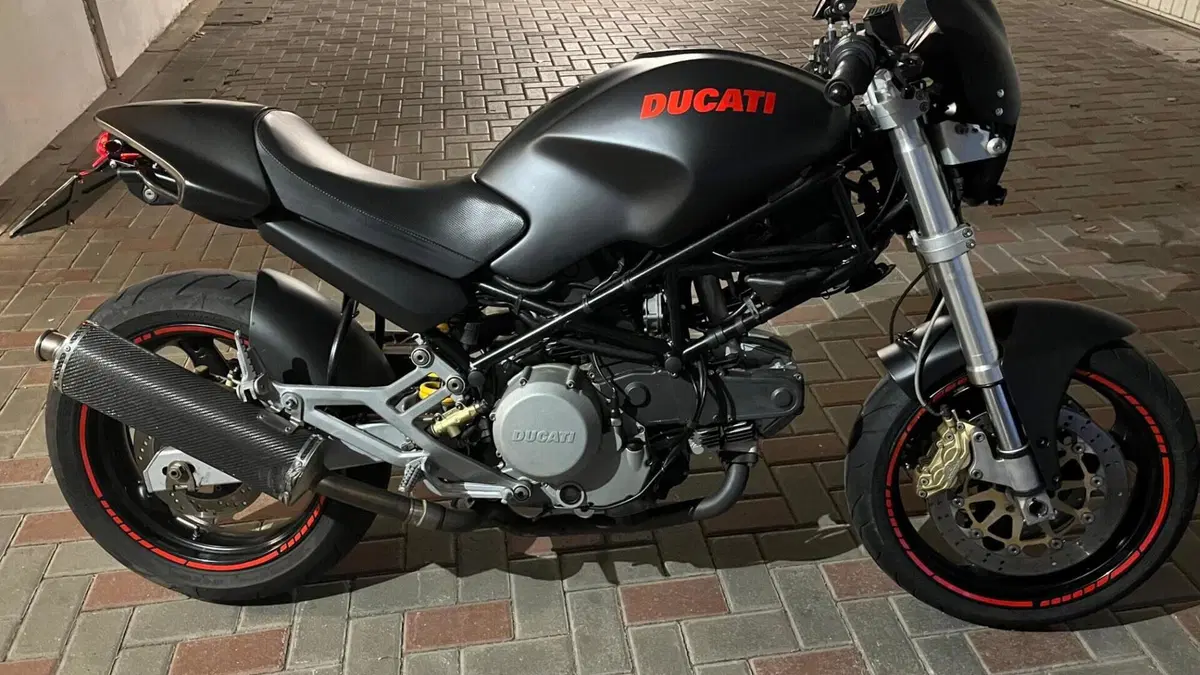 Ducati Monster 600 Dark (1998 - 01)  (10)